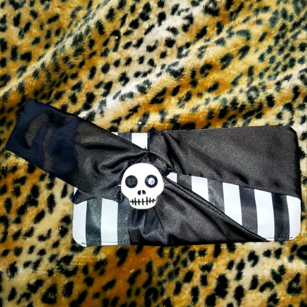 VINTAGE STRIPED SKULL SATIN WRISTLET CLUTCH TOO FAST HOT TOPIC GOTH PUNK Gem